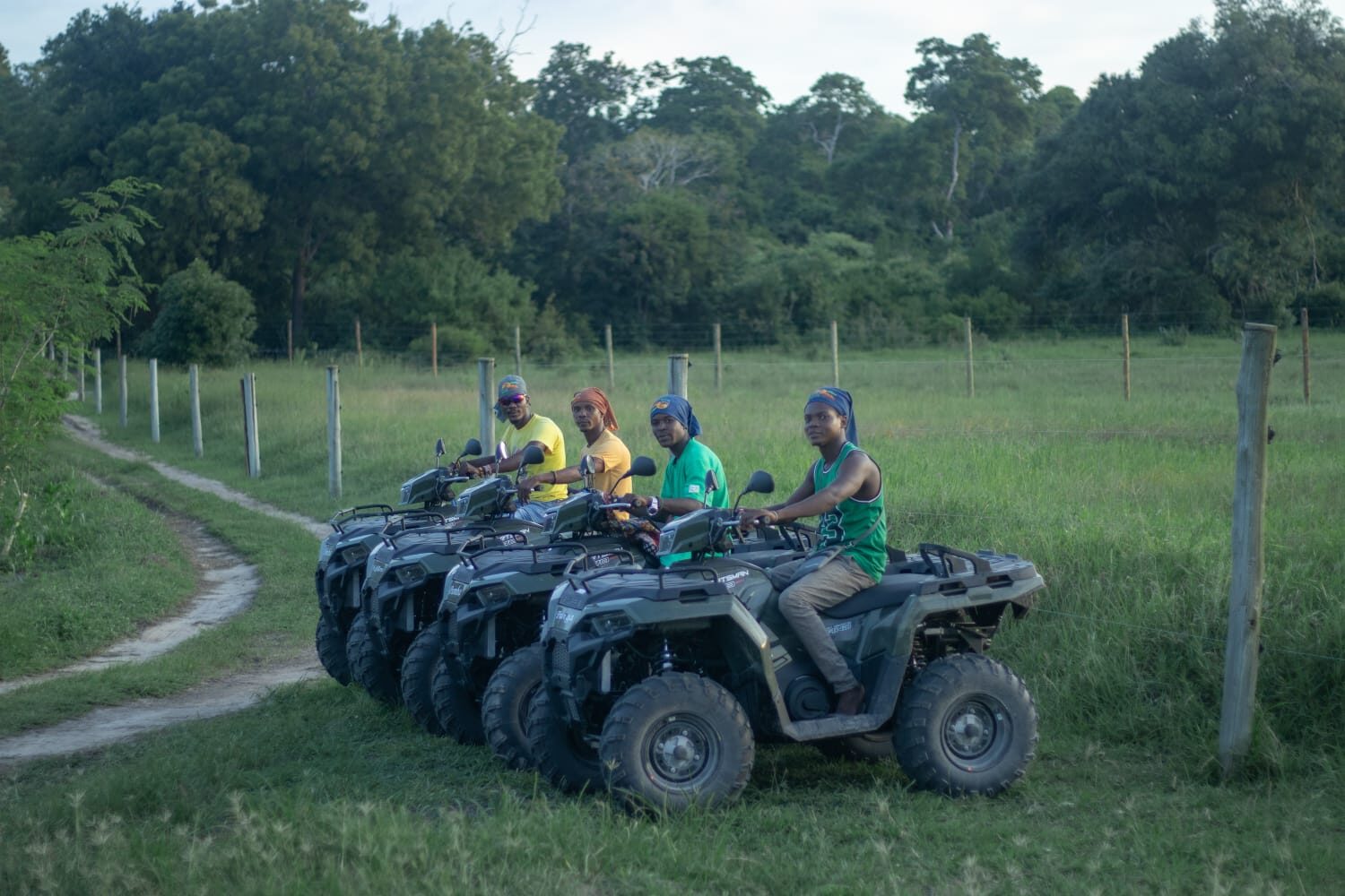 Quad lungo la pista sterrata